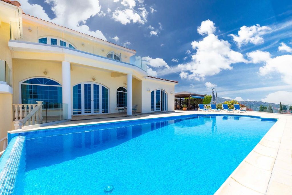 Property photo 2 of 29