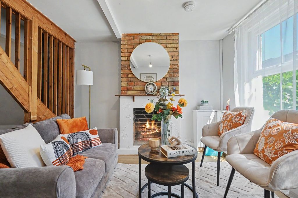 Property photo 2 of 17