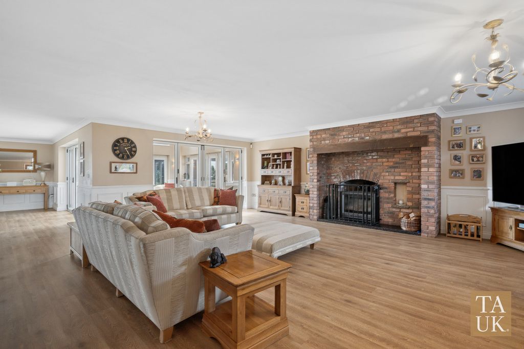 Property photo 2 of 43
