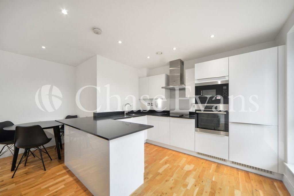 Property photo 2 of 11 Kitchen