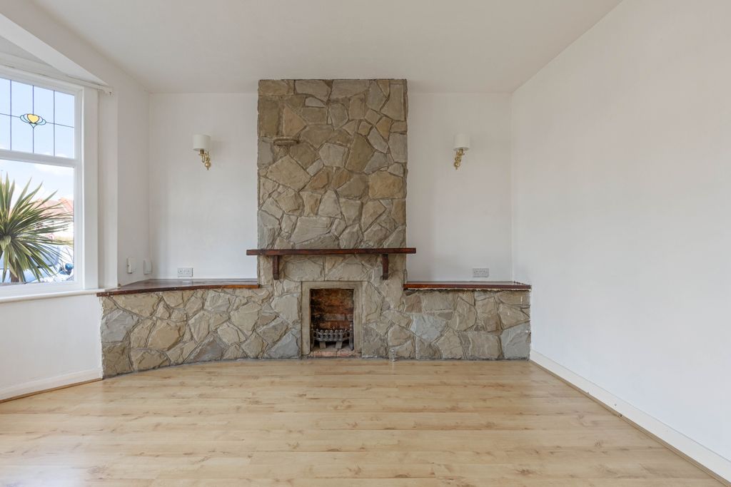 Property photo 3 of 14 10 Convent Hill, Se19 -  3