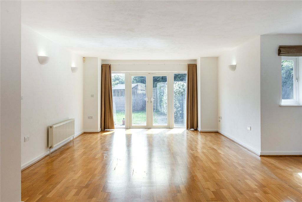 Property photo 2 of 14 Picture No. 12