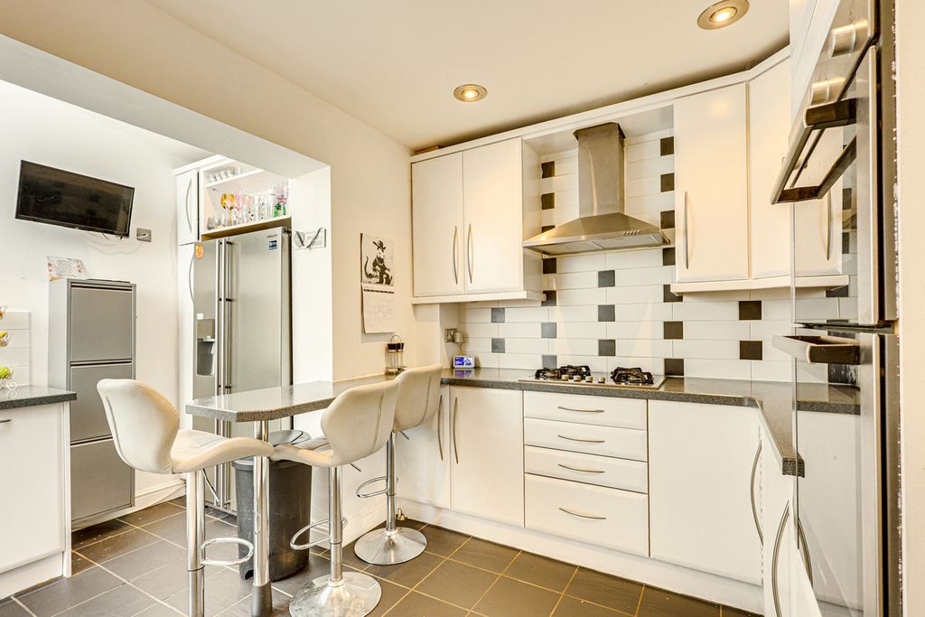 Property photo 3 of 35