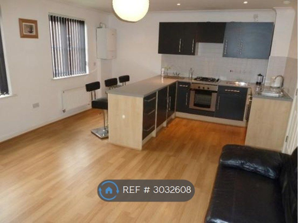 Property photo 3 of 8 Kitchen