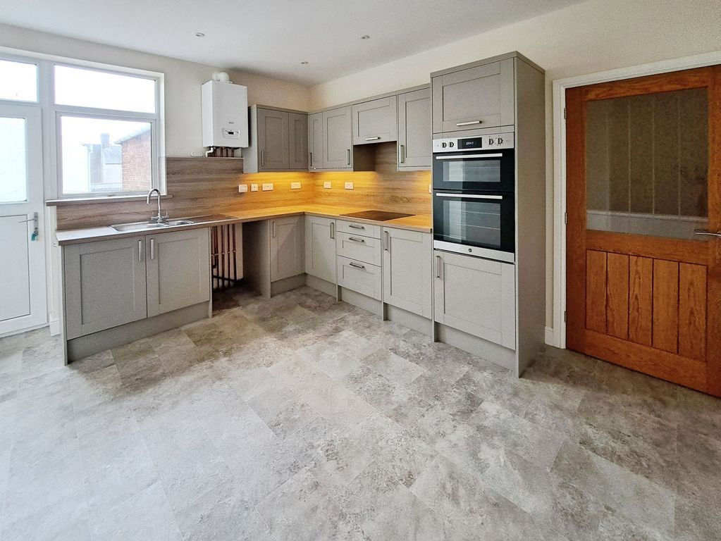 Property photo 3 of 12 Kitchen/Dining Room