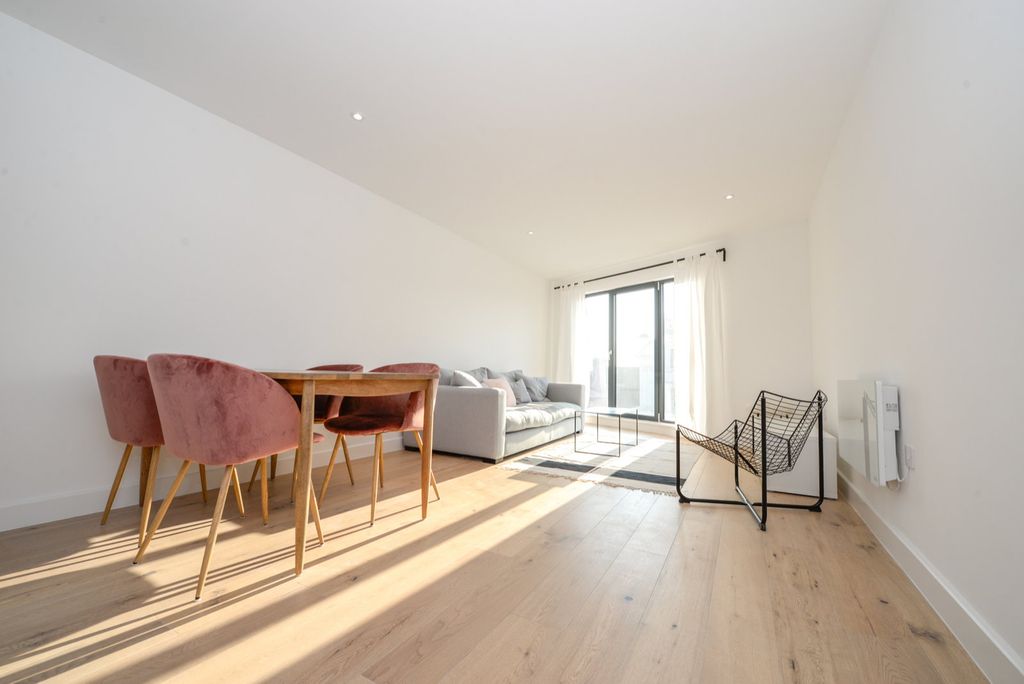 Additional image 5 of 1 bed flat for saleRoyal Crescent Apartments, Royal Crescent Road, Ocean Village SO14