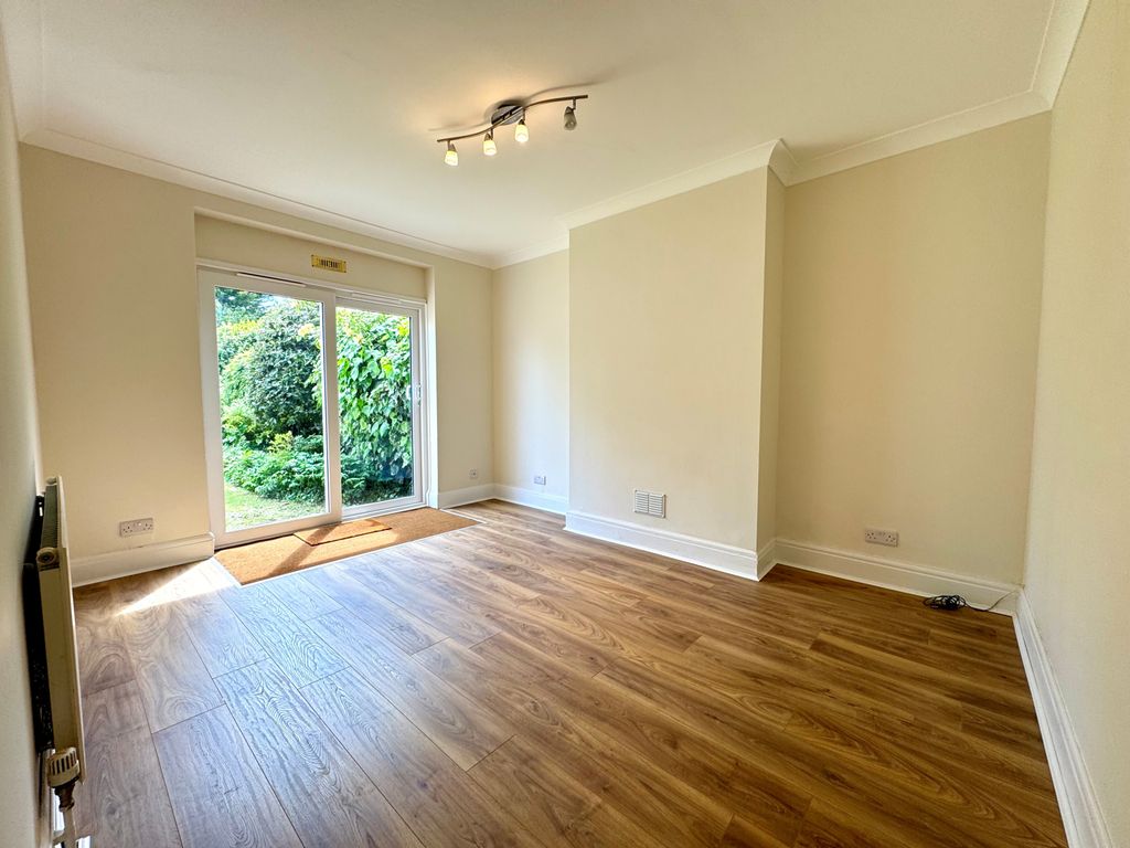 Property photo 3 of 11 Gallery