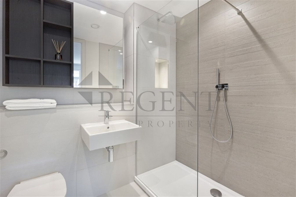 Property photo 3 of 7 Main Ensuite