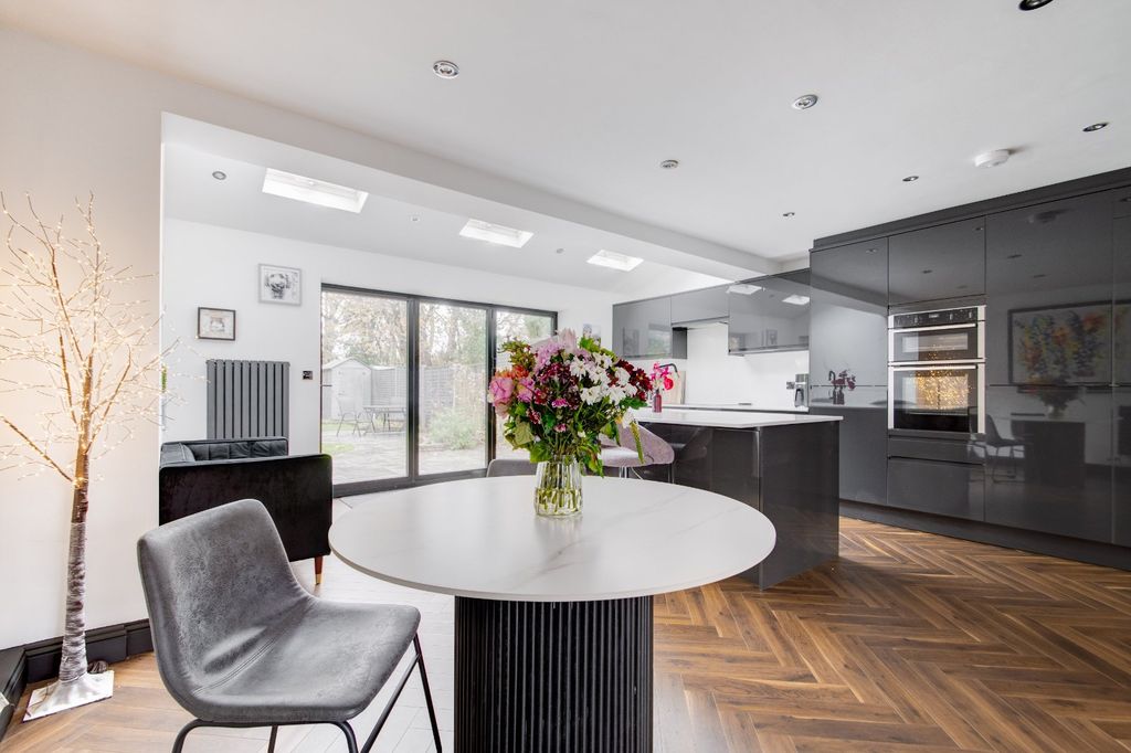 Property photo 3 of 16 Picture No. 10