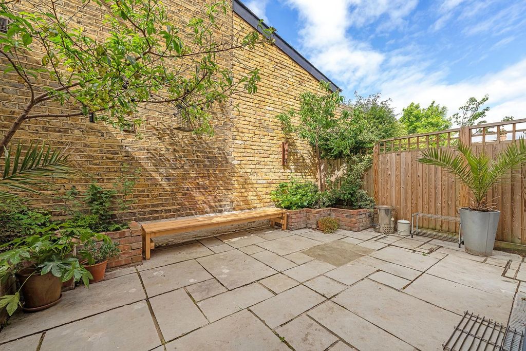 Property photo 3 of 15 Garden (2).Jpg