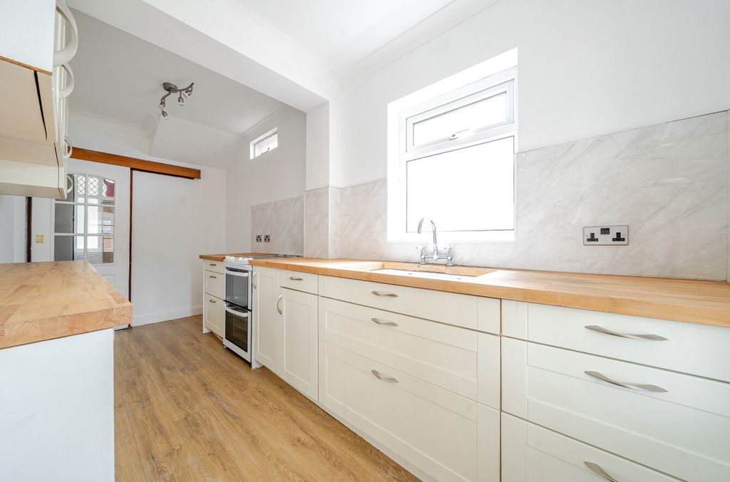 Property photo 2 of 14 1328842-14-688273...