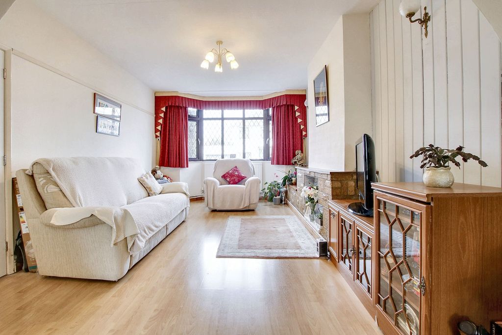 Property photo 1 of 32