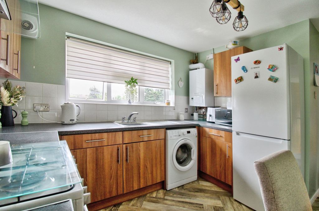 Property photo 2 of 20 16