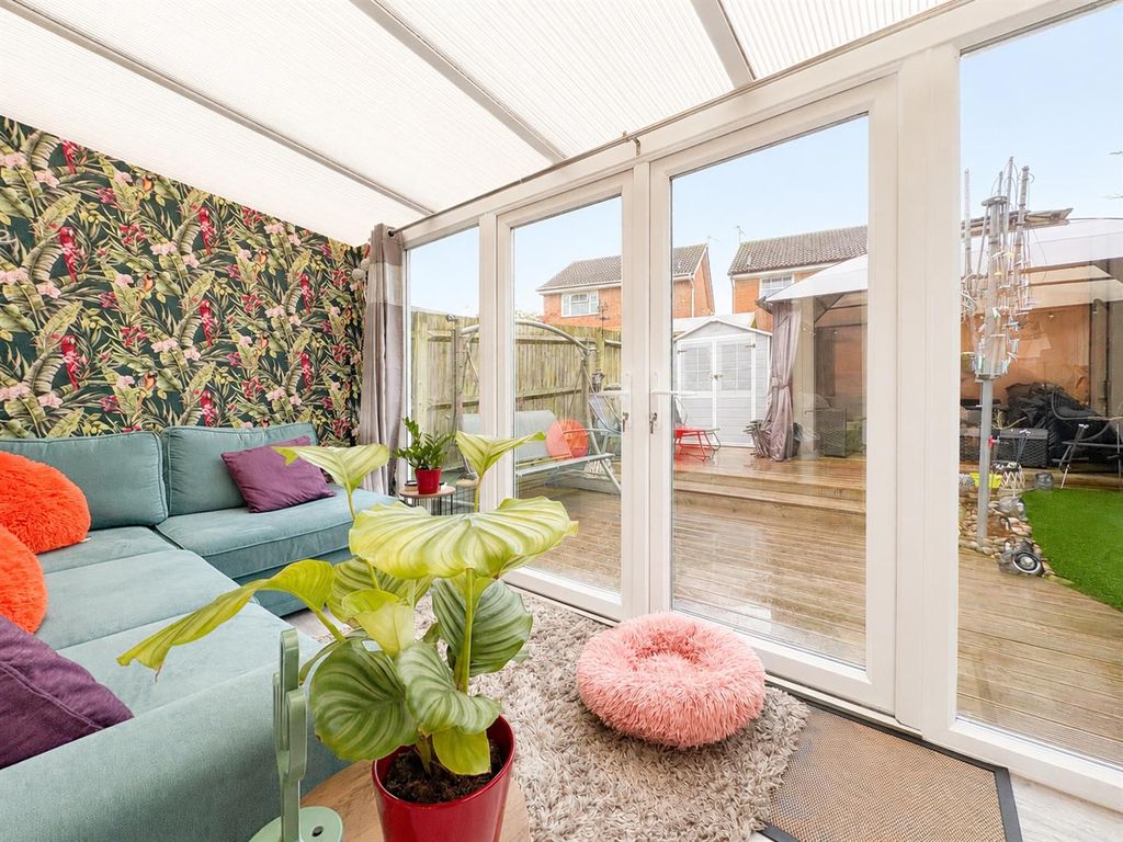 Property photo 3 of 17 Conservatory..Png