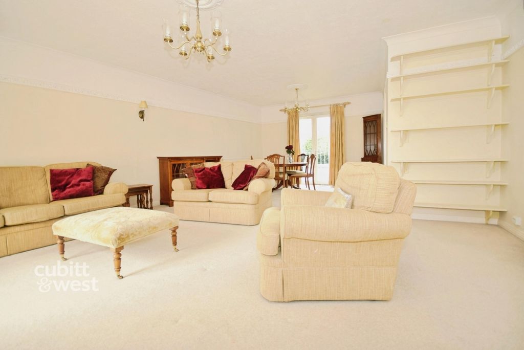 Property photo 3 of 14 56 The Gilberts -...