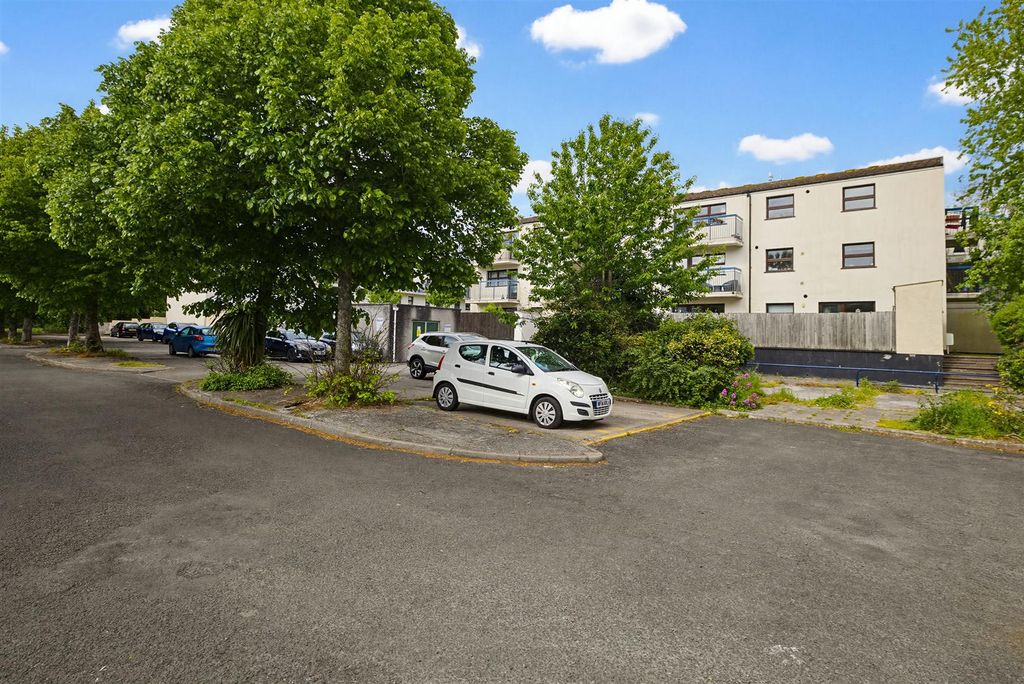 Property photo 2 of 15 Parking Area
