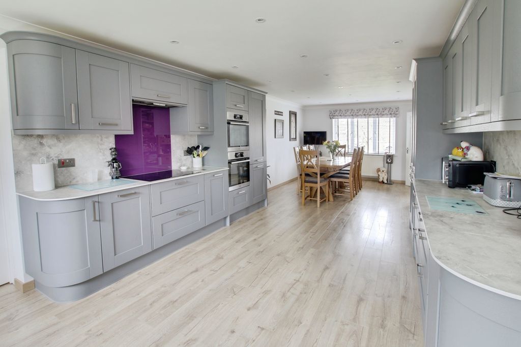 Property photo 2 of 29