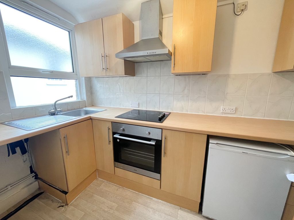 Property photo 3 of 5 Kitchen