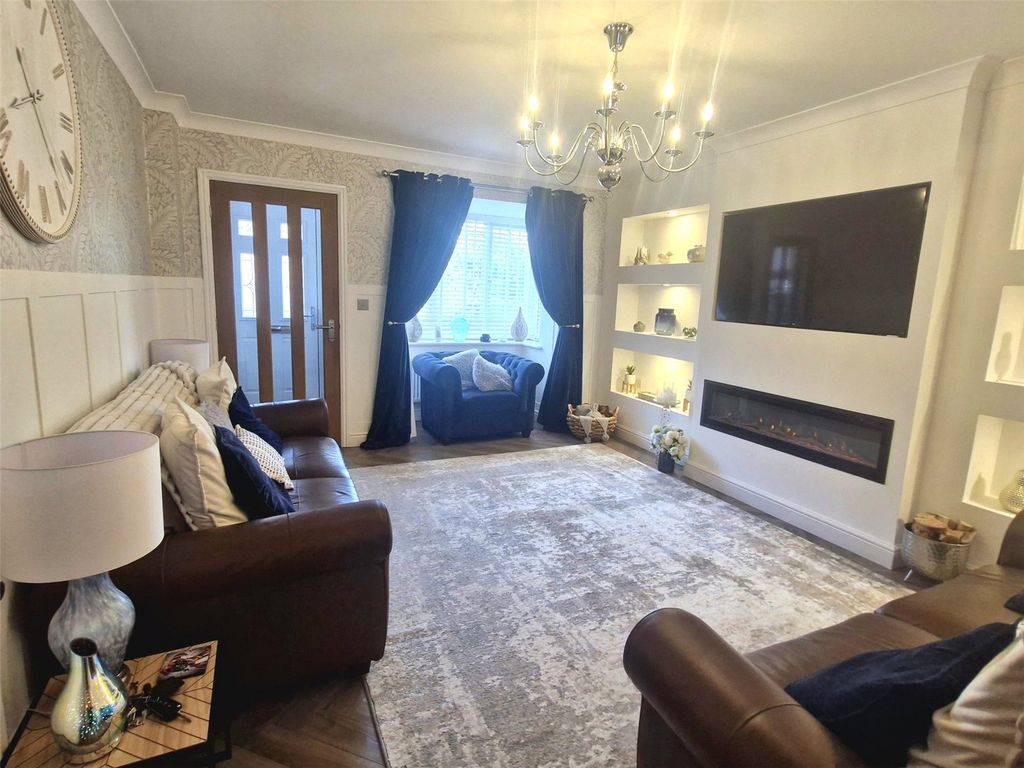 Property photo 2 of 18 Lounge