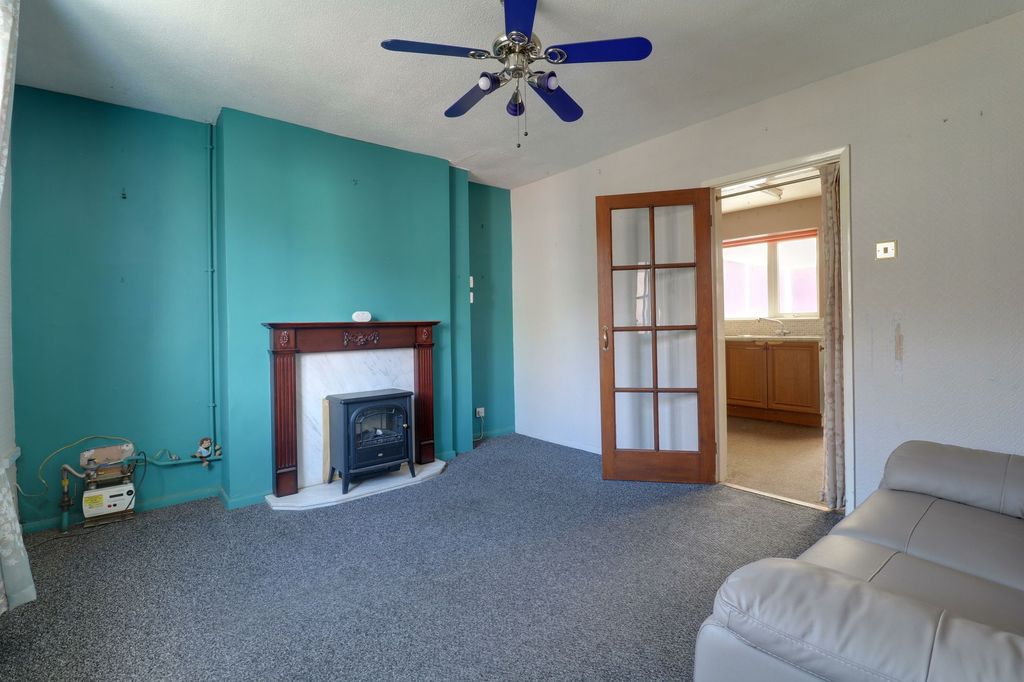 Property photo 2 of 11