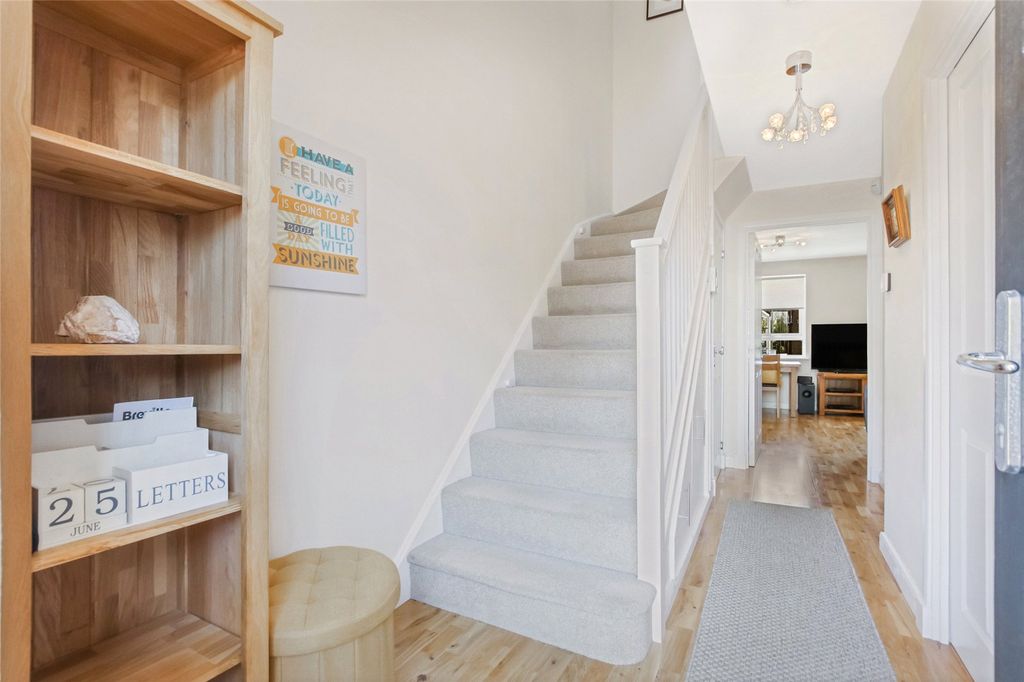 Property photo 2 of 27 Entrance Hall
