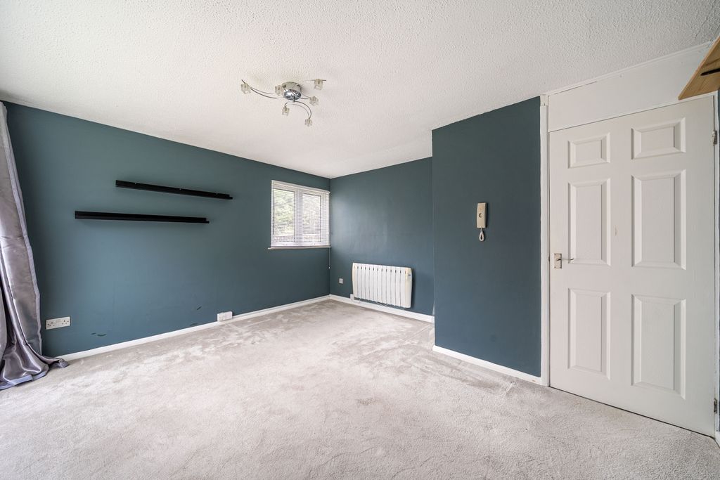 Additional image 5 of 2 bed flat for salePortland Court, Victoria Road, Barnstaple, Devon EX32