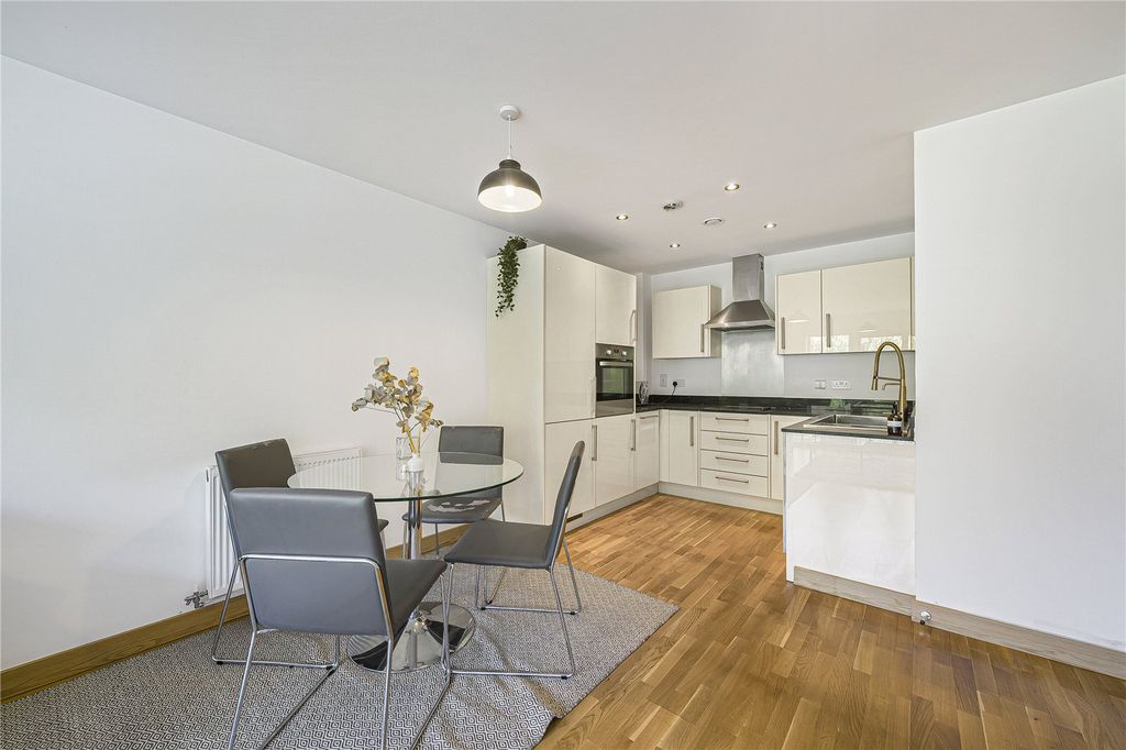 Property photo 3 of 33 Kitchen/Dining