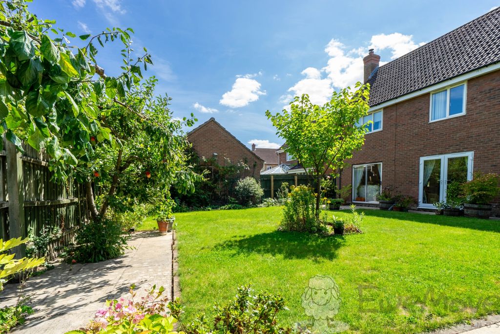 Property photo 3 of 12 Verdant Garden