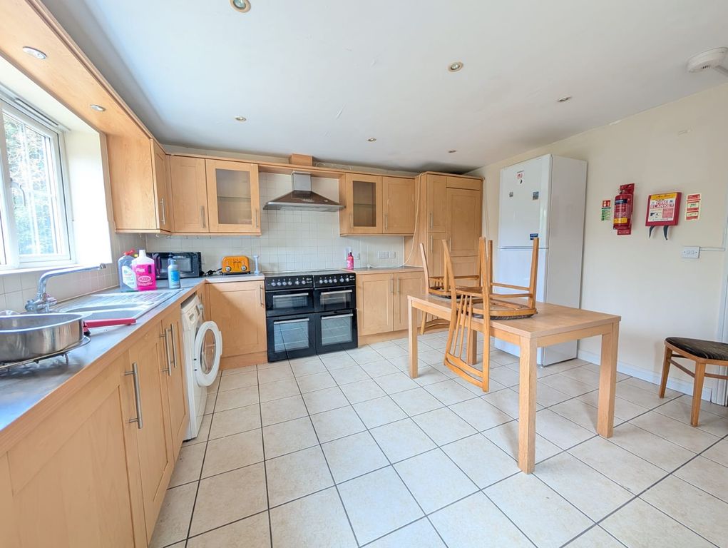 Property photo 2 of 19 Image