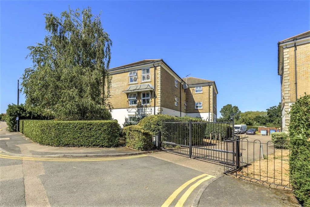 Property photo 1 of 6