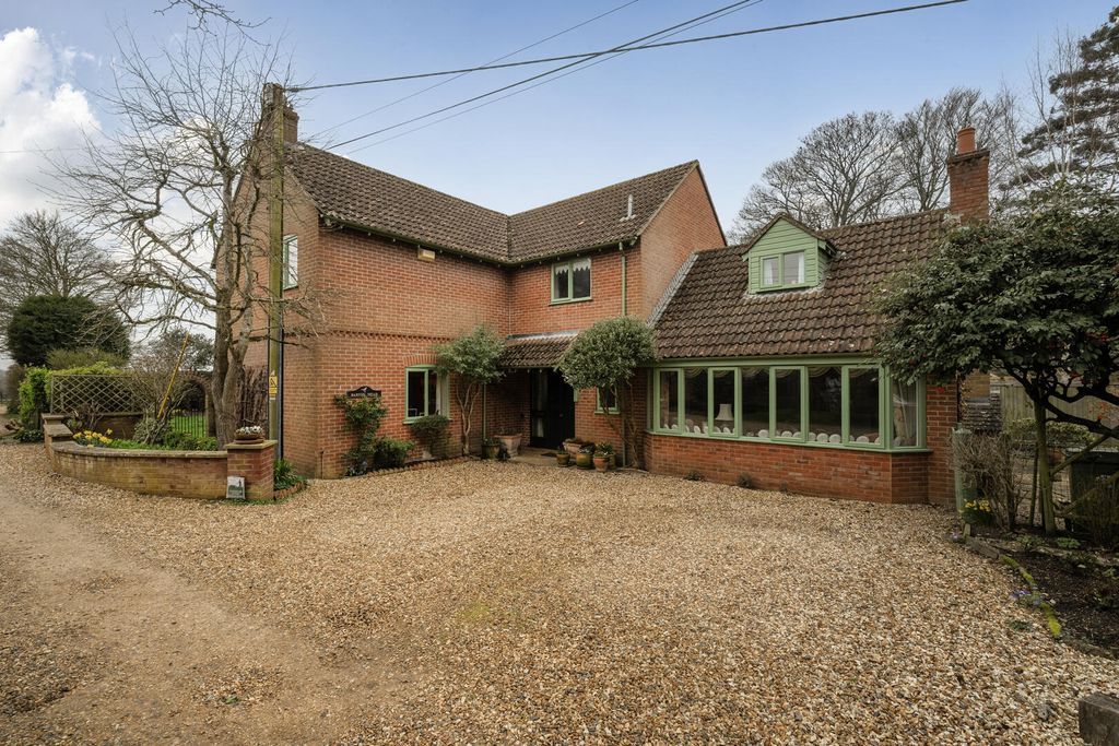 Property photo 1 of 19 Front (Exterior)