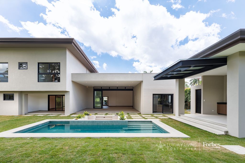 Property photo 1 of 43