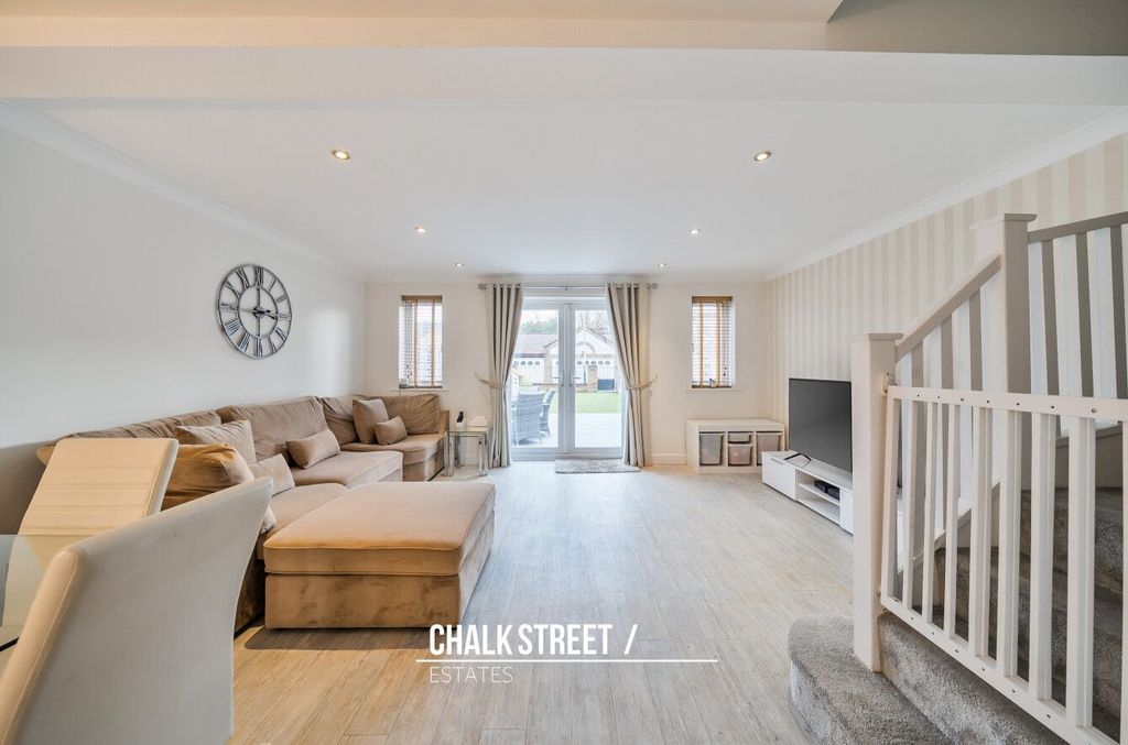 Property photo 2 of 25