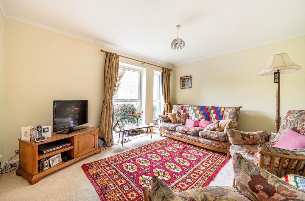 Property photo 2 of 11 1371243-11-68F9Ea69Ac5c9-Arw-1.Jpg