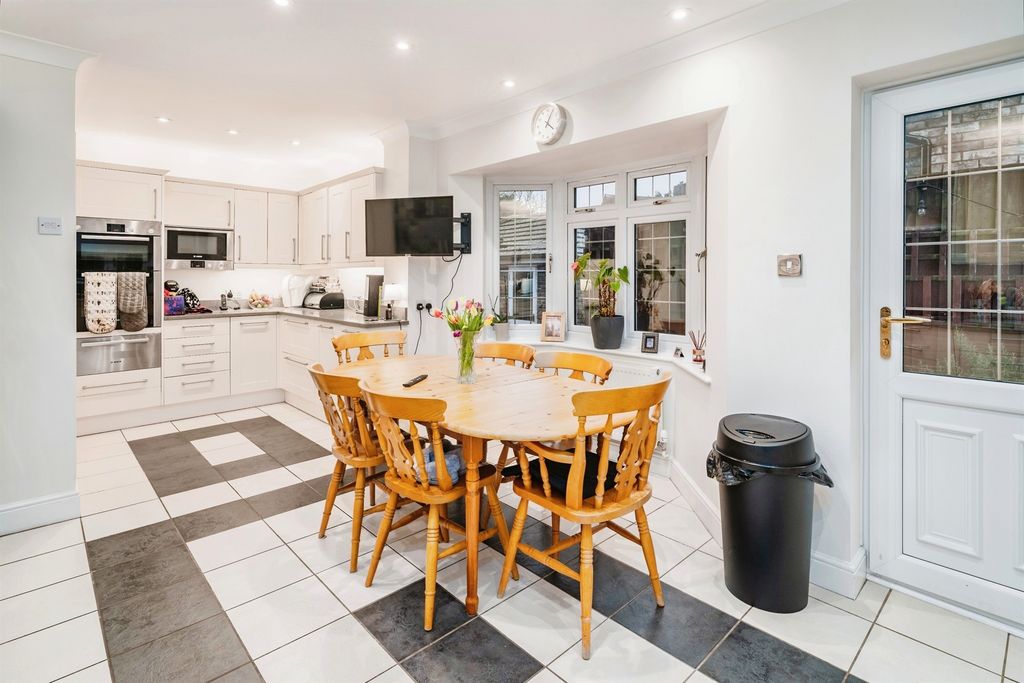 Property photo 2 of 14