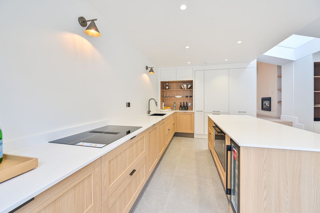 Property photo 3 of 32