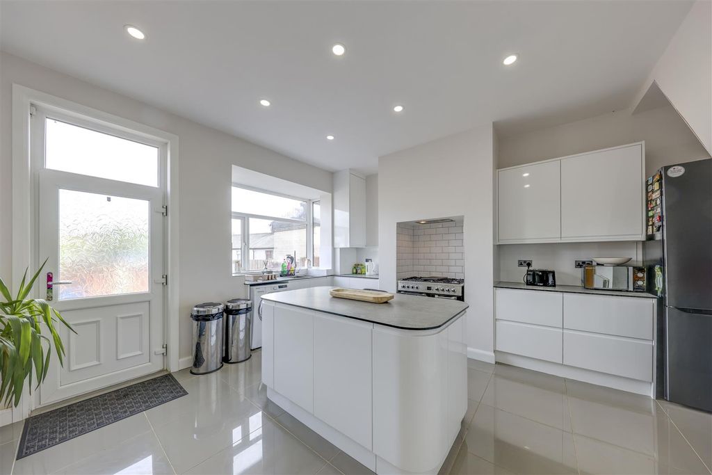 Property photo 1 of 16 Contemporary Kitchen
