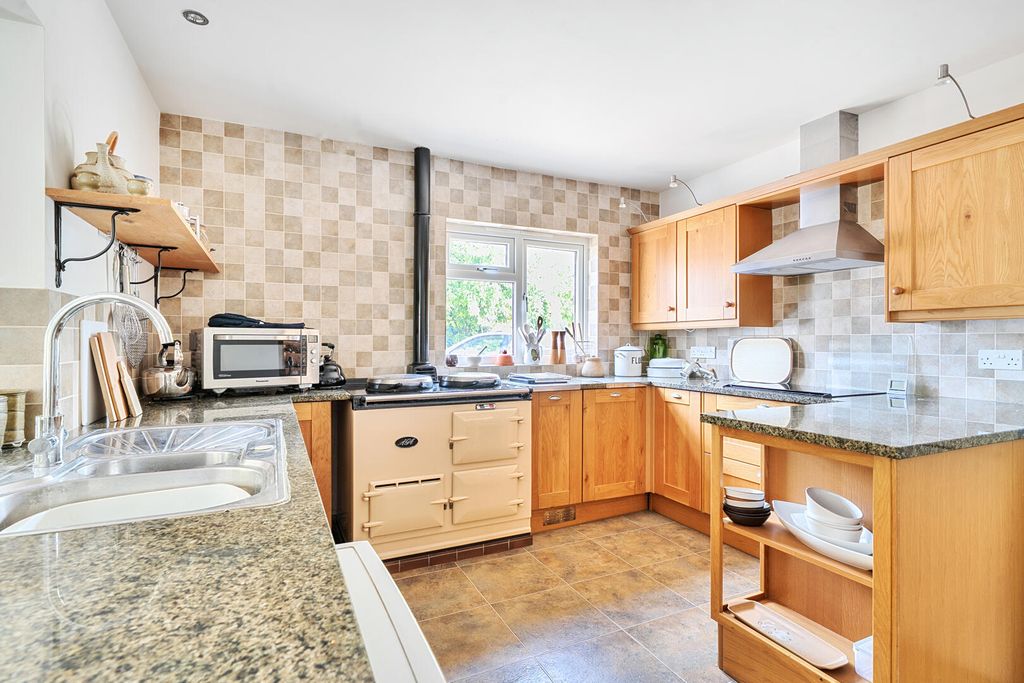 Property photo 2 of 28 Kitchen