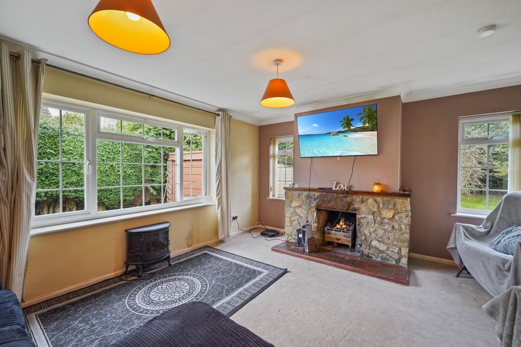 Property photo 3 of 11