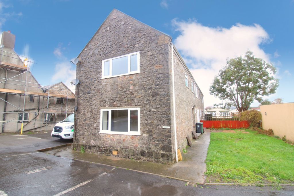 Property photo 1 of 10 External