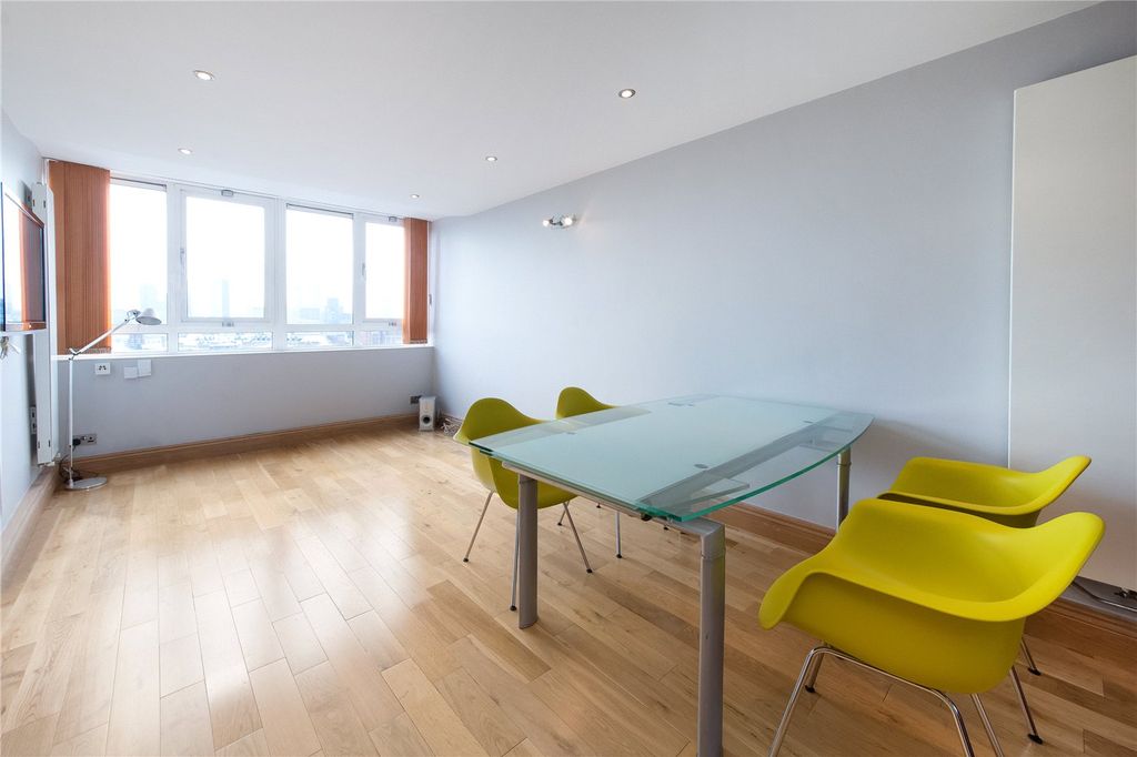 Property photo 3 of 8 Picture No. 04