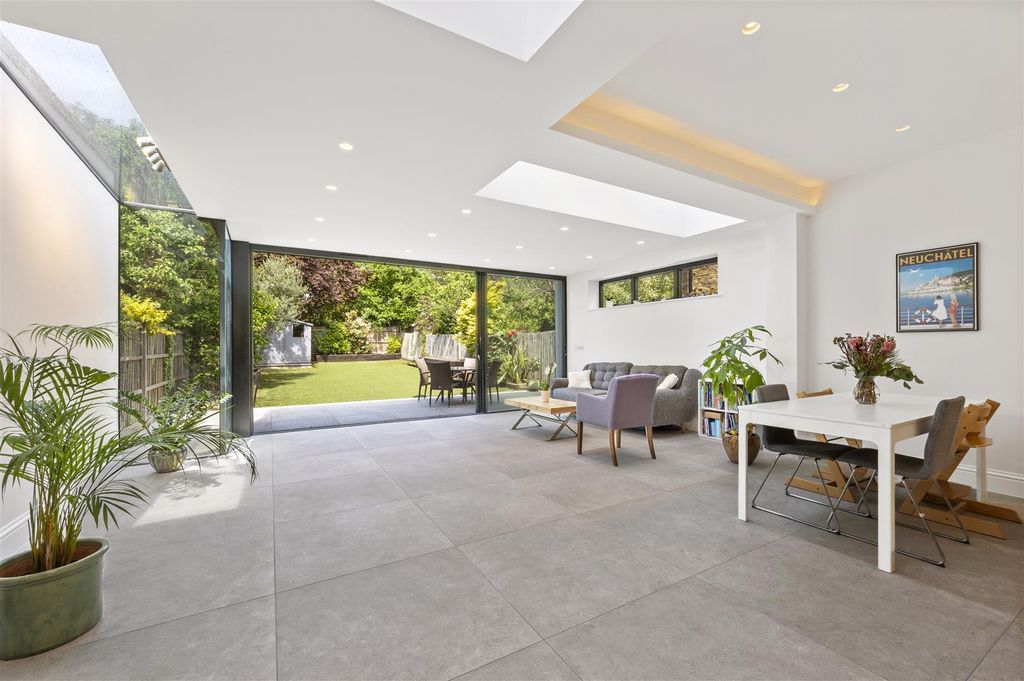 Property photo 2 of 27 32 Dunmore Road,7.Jpg