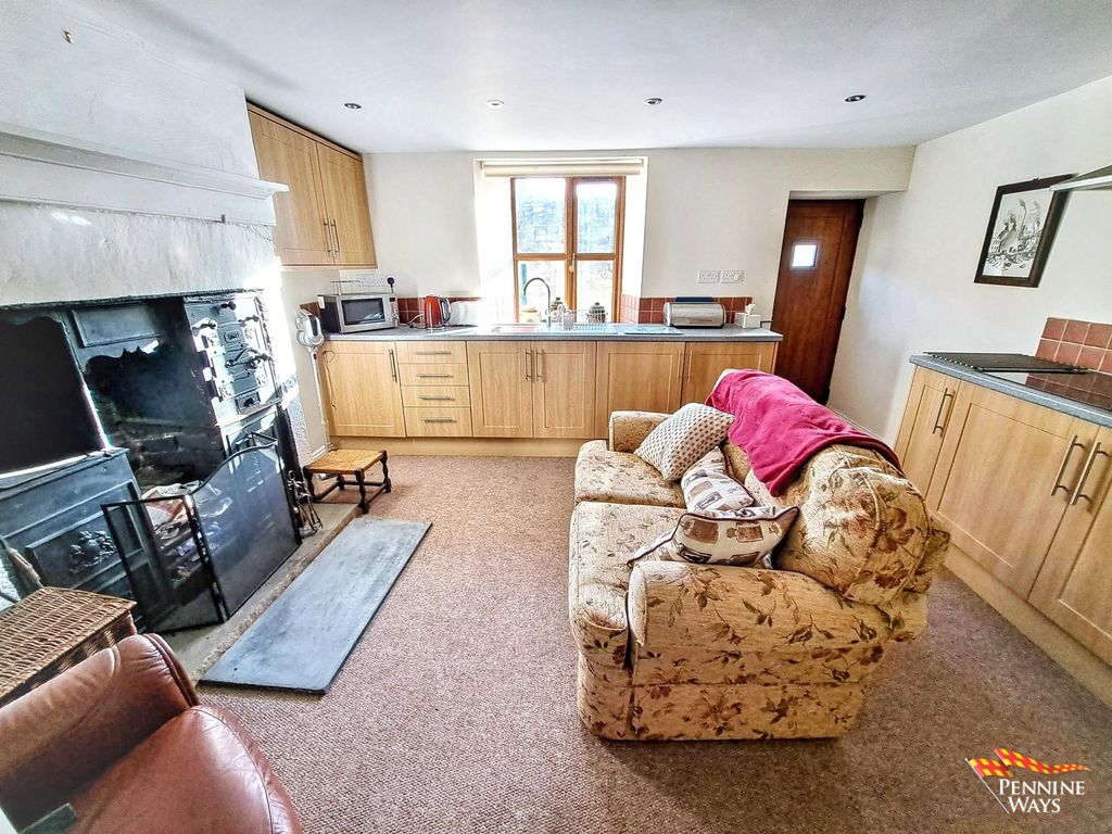 Property photo 3 of 18