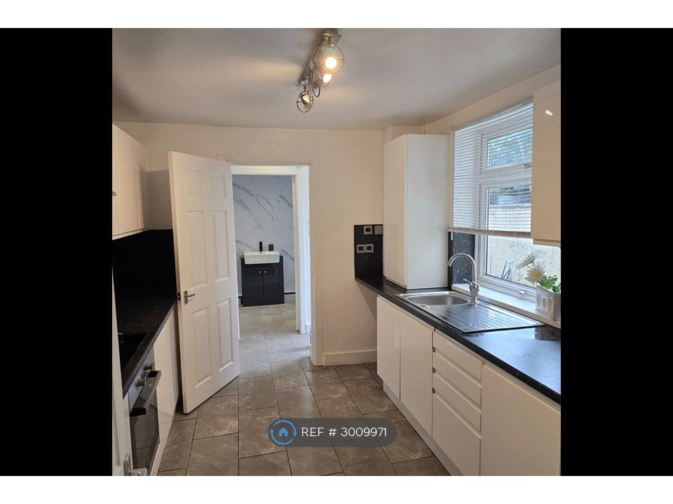 Property photo 1 of 31 Kitchen