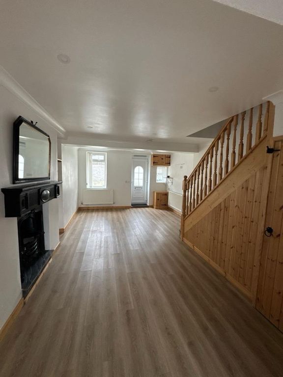 Property photo 2 of 11 Lounge