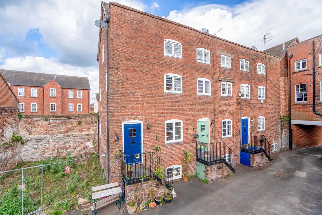 Property photo 3 of 18