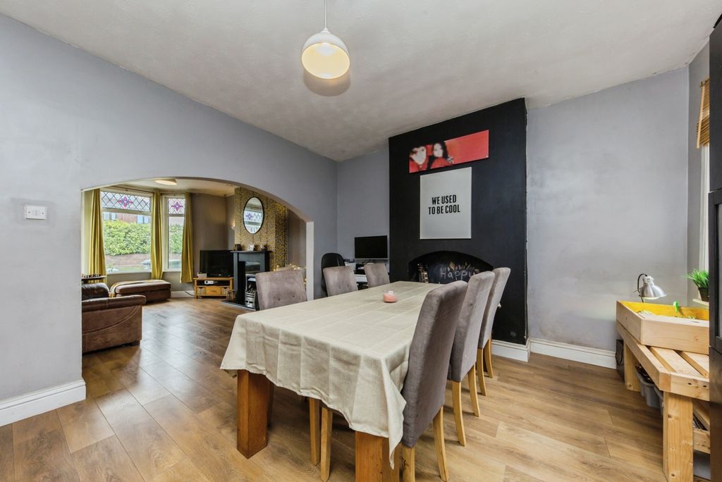 Property photo 3 of 21 Pbox-Img.Jpg