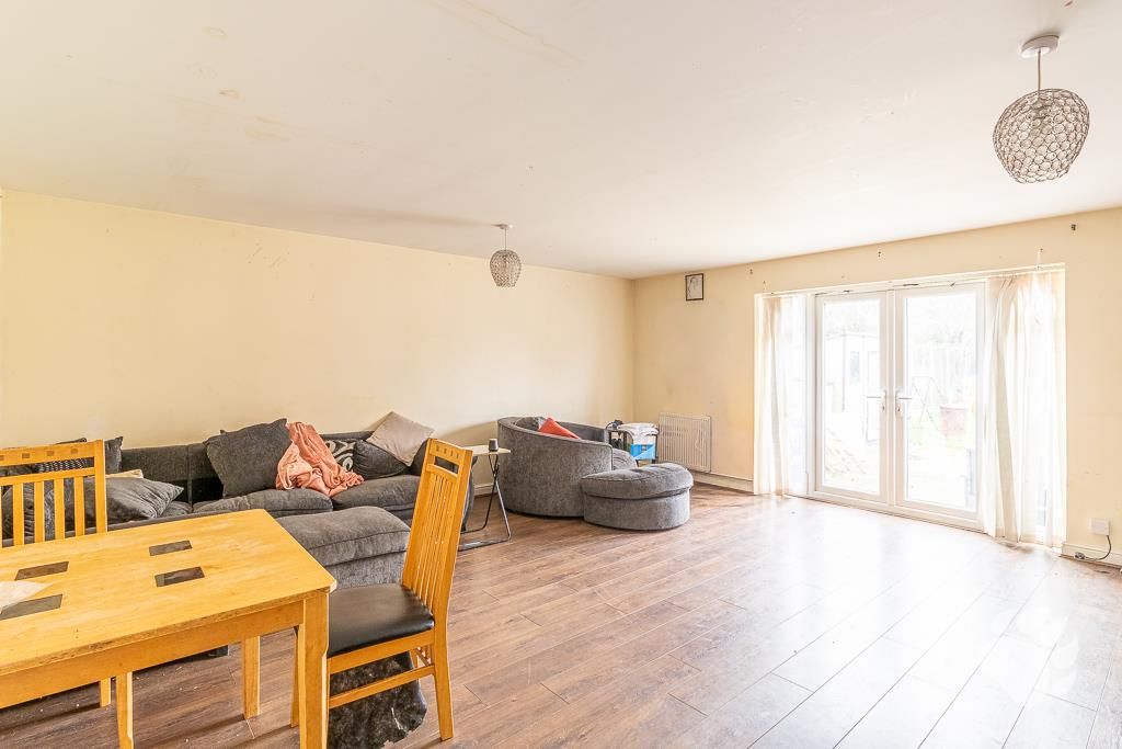 Property photo 2 of 20 Living Room