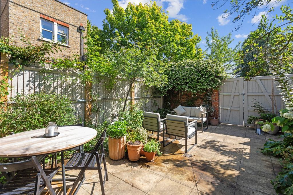 Property photo 3 of 14 Garden