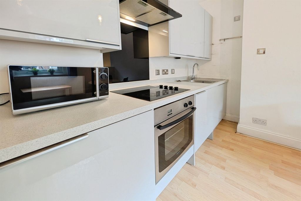 Property photo 3 of 9 (Main)